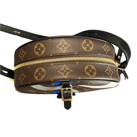 LOUIS VUITTON x LEAGUE OF LEGENDS LIMITED EDITION CHAPEAU BAG MM - Picture 9 of 15